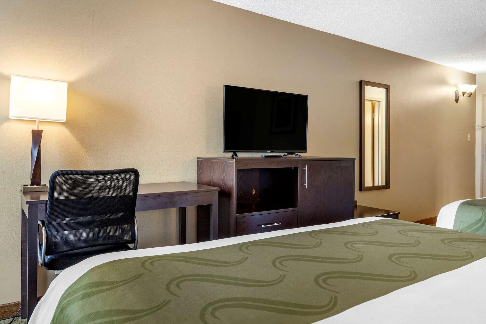 Quality Inn & Suites Escanaba North Exterior foto