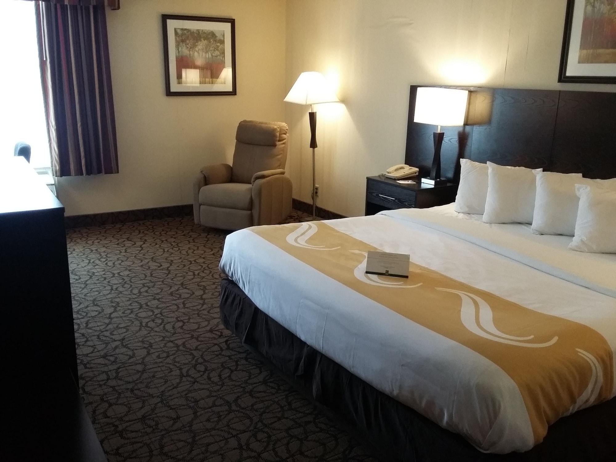 Quality Inn & Suites Escanaba North Exterior foto