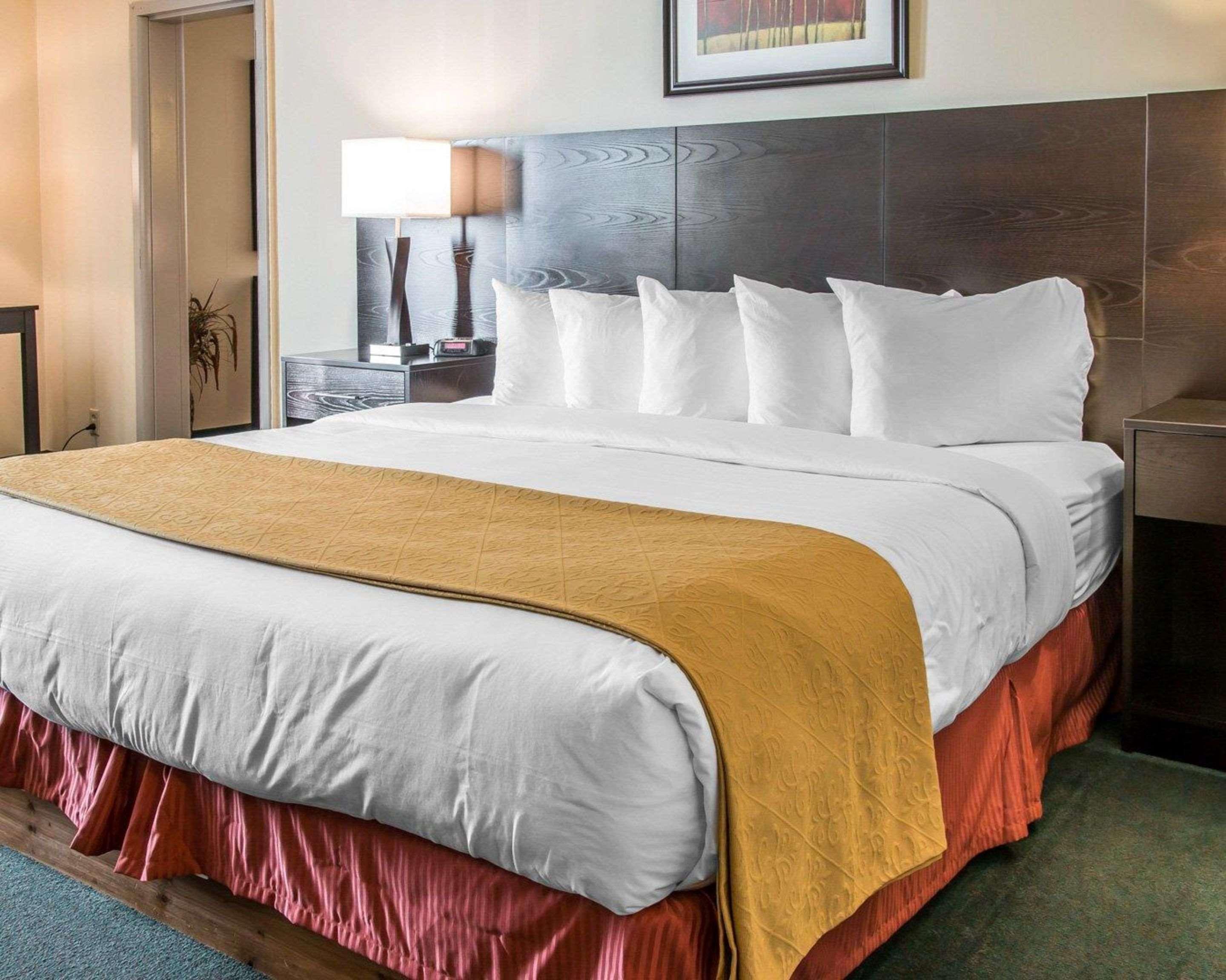 Quality Inn & Suites Escanaba North Exterior foto