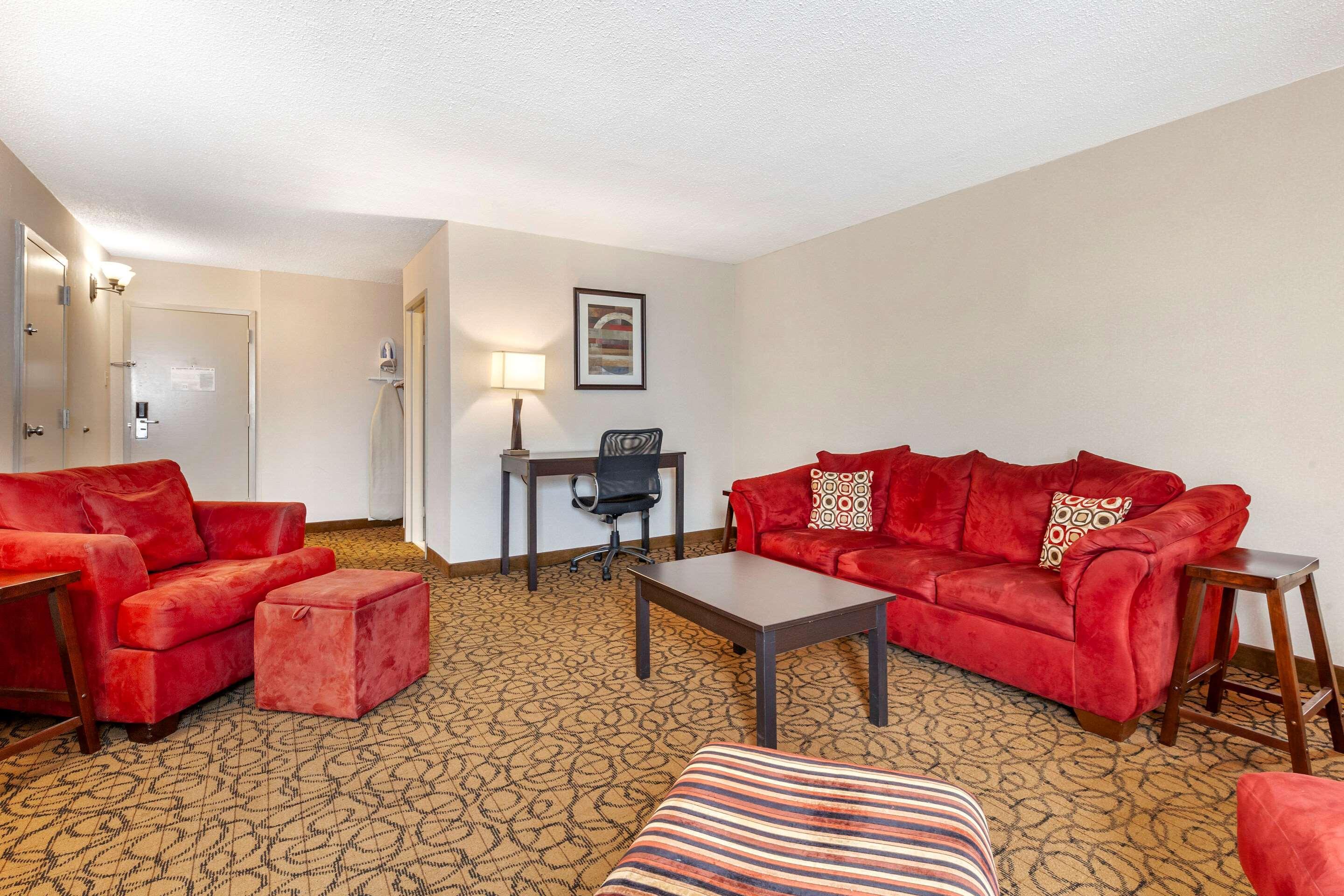 Quality Inn & Suites Escanaba North Exterior foto