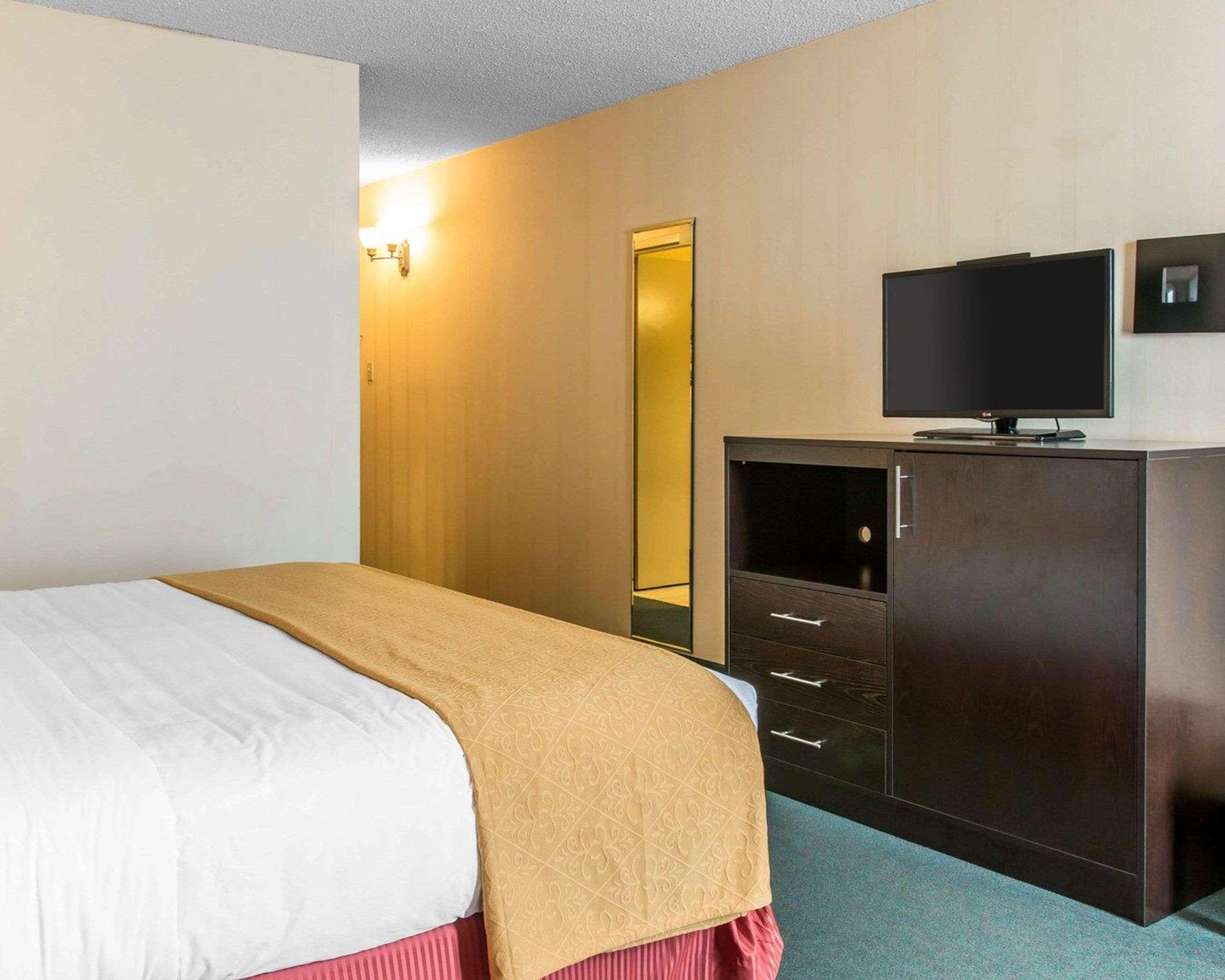Quality Inn & Suites Escanaba North Exterior foto