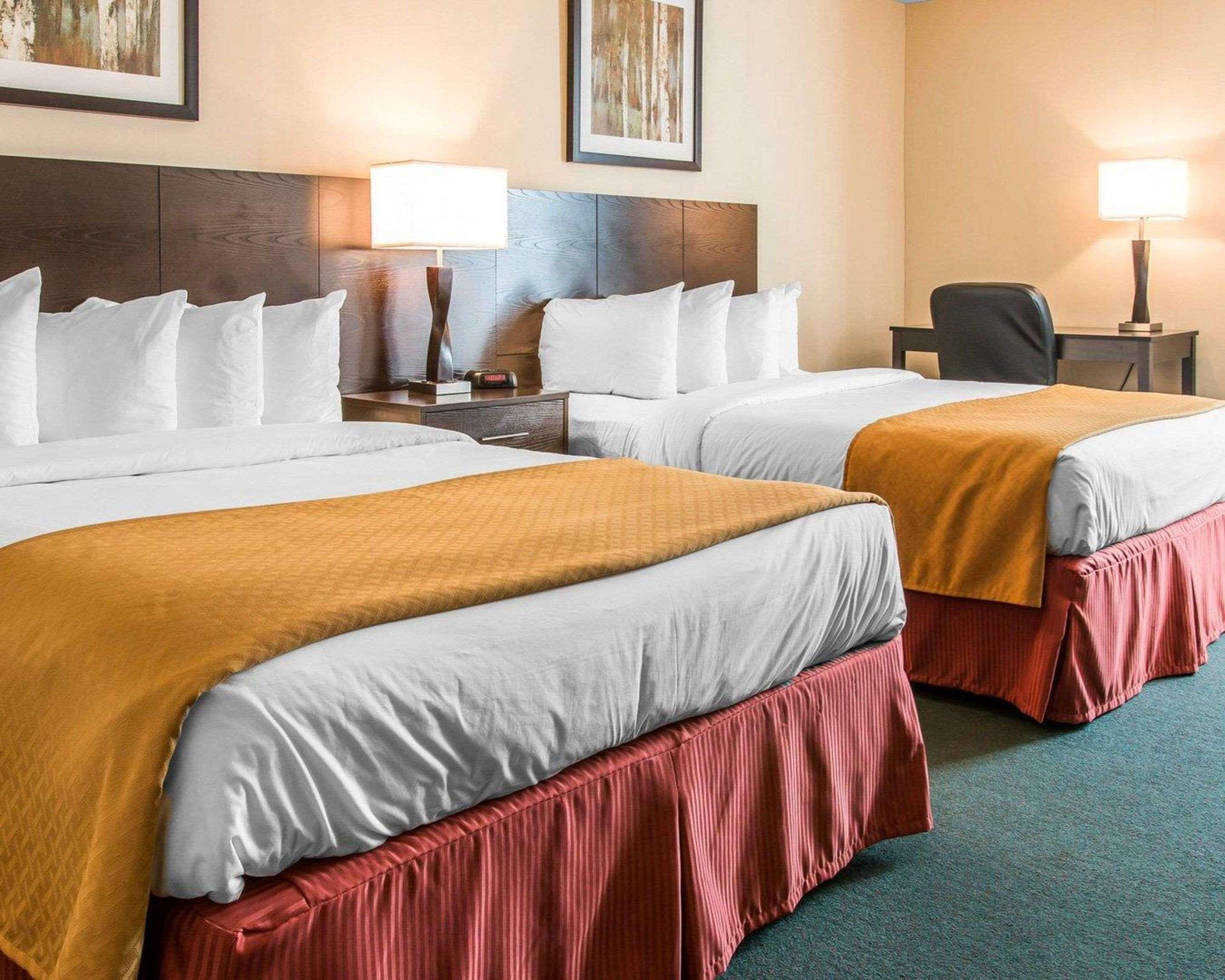 Quality Inn & Suites Escanaba North Exterior foto