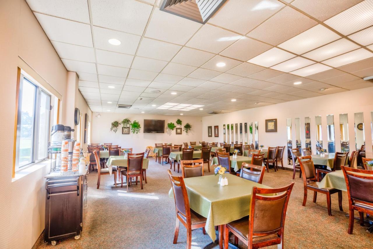 Quality Inn & Suites Escanaba North Exterior foto